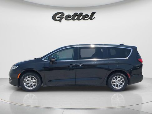 Used 2024 Chrysler Pacifica Touring-L FWD image 8