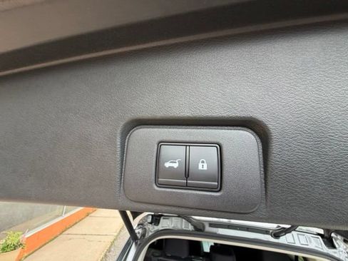 Used 2024 Nissan Rogue SV AWD/4WD image 18