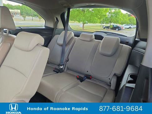 Used 2023 Honda Odyssey Touring image 18
