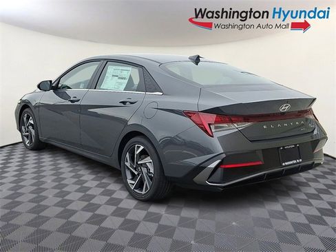 New 2025 Hyundai Elantra Limited image 4