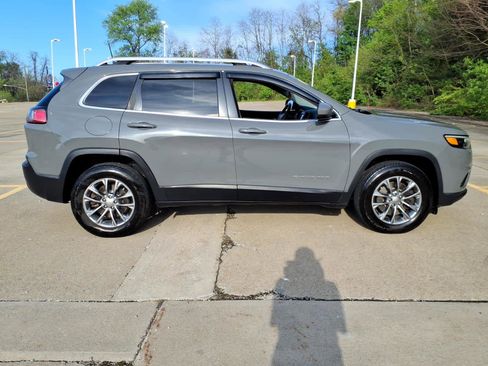 Used 2019 Jeep Cherokee Latitude Plus w/ Comfort/Convenience Group image 7