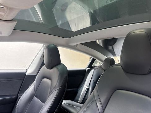 Used 2020 Tesla Model 3 Standard Range Plus image 12