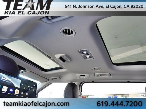 Certified 2025 Kia Carnival SX Prestige FWD image 17