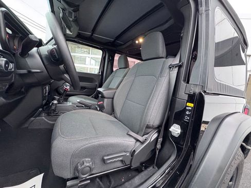 Used 2025 Jeep Wrangler Sport image 13