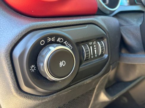 Used 2018 Jeep Wrangler Unlimited Rubicon image 4