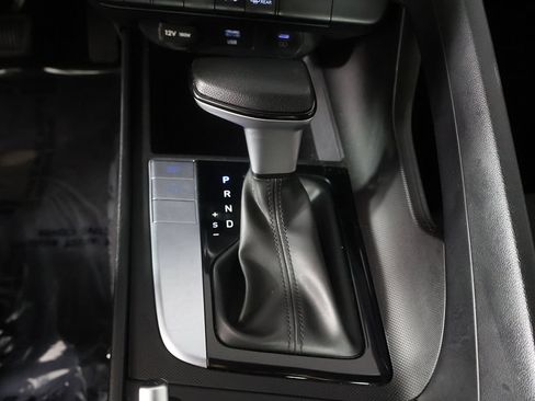Used 2025 Hyundai Elantra SE FWD image 38