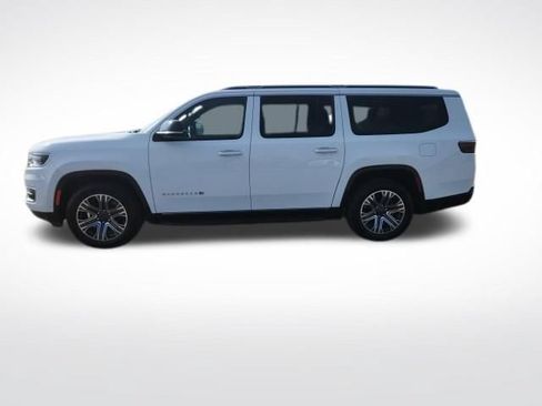 Used 2024 Jeep Wagoneer L Series II w/ Flexible Seating Group AWD/4WD image 5