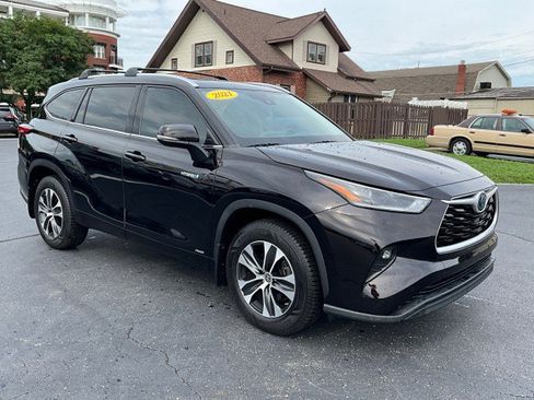 Used 2021 Toyota Highlander XLE AWD/4WD image 38