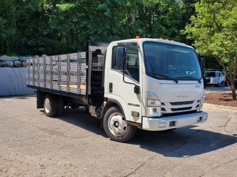 New 2024 Isuzu NPR HD image 2