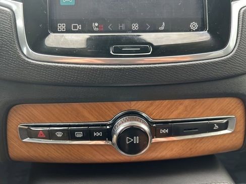 Certified 2025 Volvo XC90 B6 Plus image 25