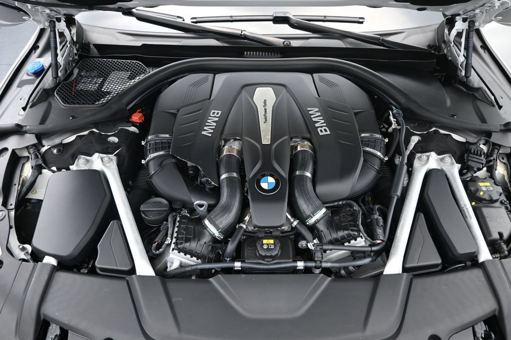 Used 2019 BMW 750i w/ Executive Package RWD image 18