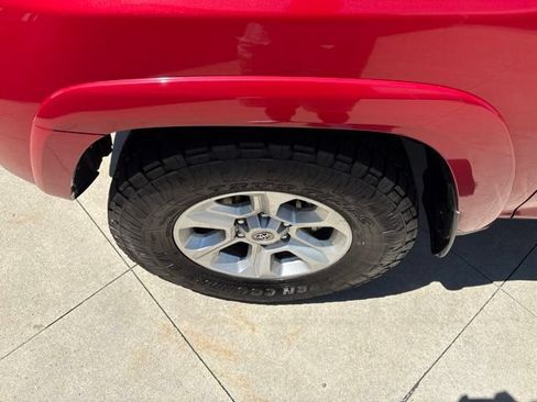 Used 2019 Toyota 4Runner SR5 AWD/4WD image 12