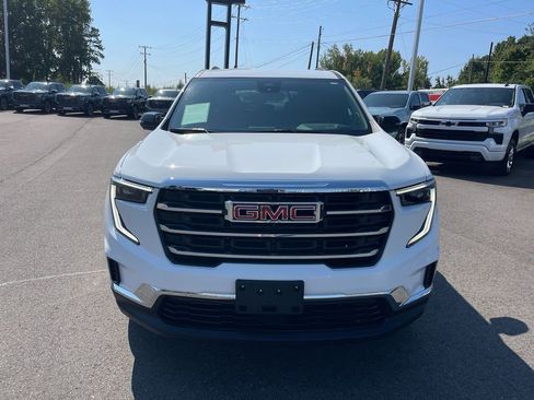 Used 2025 GMC Acadia Elevation image 8