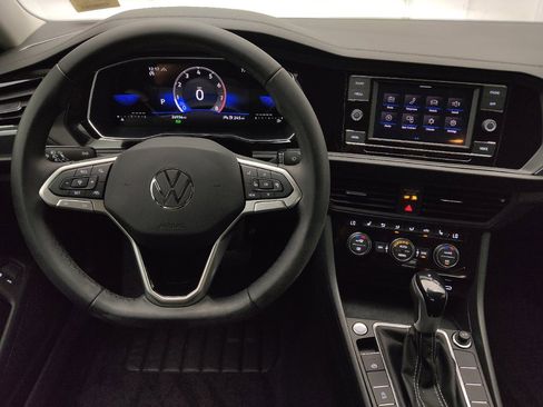 Used 2023 Volkswagen Jetta SE FWD image 22