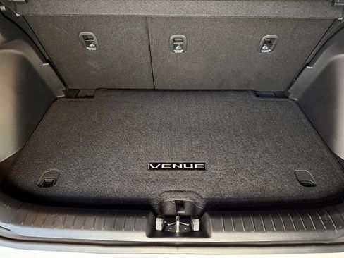 Used 2025 Hyundai Venue Limited image 21