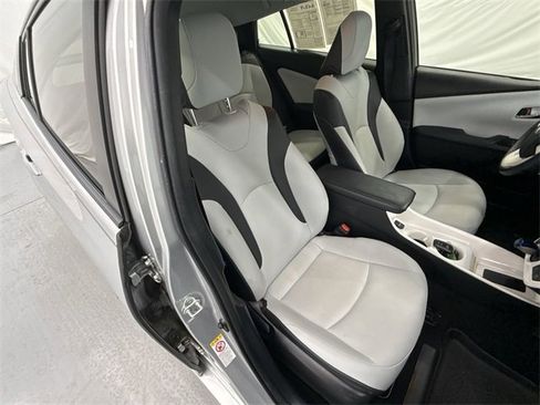 Used 2018 Toyota Prius Four image 26