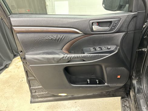 Used 2014 Toyota Highlander Limited AWD/4WD image 14