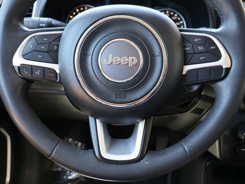Used 2018 Jeep Renegade Latitude FWD image 55