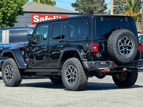Used 2025 Jeep Wrangler Unlimited Rubicon w/ Convenience Group AWD/4WD image 6