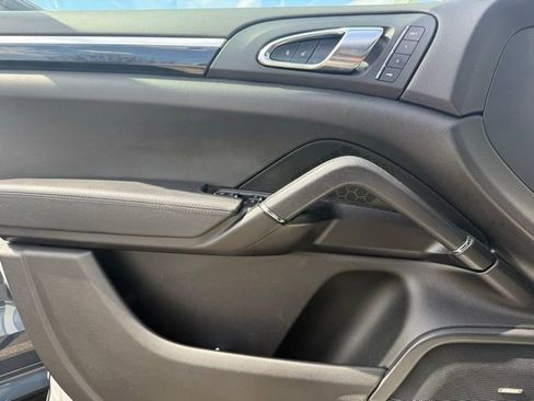 Used 2016 Porsche Cayenne image 12