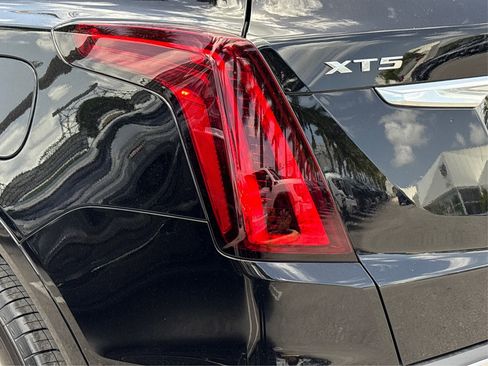 New 2025 Cadillac XT5 Luxury image 15