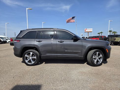 New 2026 Jeep Grand Cherokee Limited RWD image 8