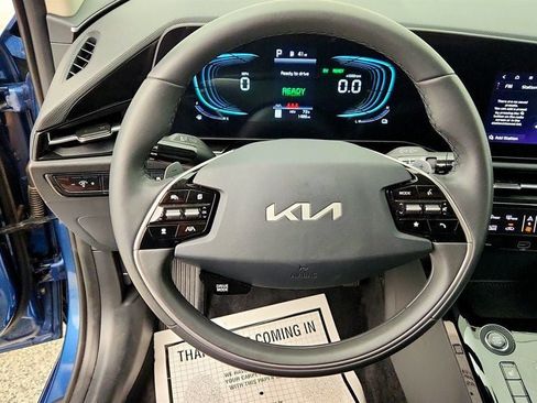Used 2025 Kia Niro EX FWD image 13