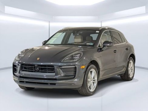 Certified 2025 Porsche Macan image 1