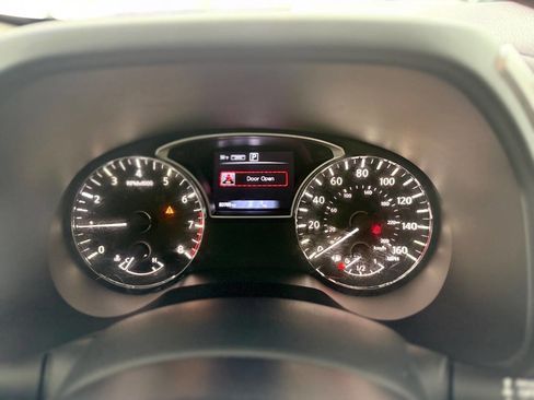 Used 2020 Nissan Pathfinder SV image 46