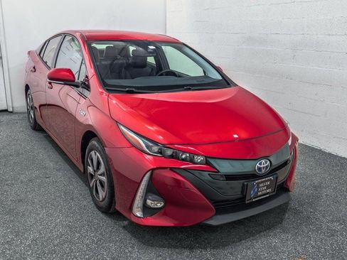 Used 2019 Toyota Prius Prime Advanced image 2