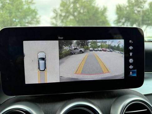 Used 2022 Mercedes-Benz GLC 300 4MATIC w/ Multimedia Package Lite image 30