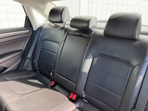 Used 2018 Volkswagen Passat 2.0T SE w/ SE Lighting Package image 19