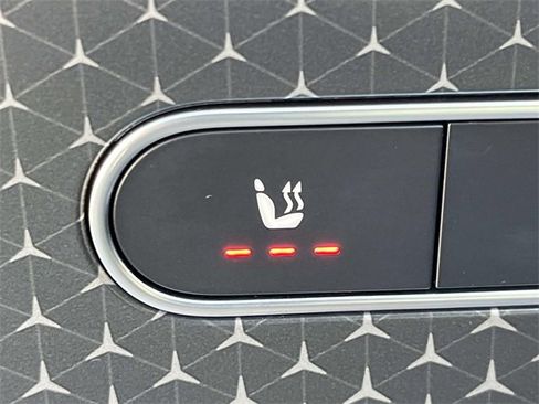 Used 2024 Mercedes-Benz GLB 250 image 32