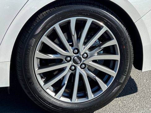 Used 2017 Lincoln Continental Select w/ Technology Package FWD image 26
