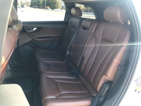 Used 2018 Audi Q7 3.0T Premium image 35