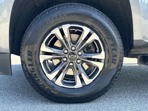 Used 2022 Chevrolet Colorado Z71 AWD/4WD image 16