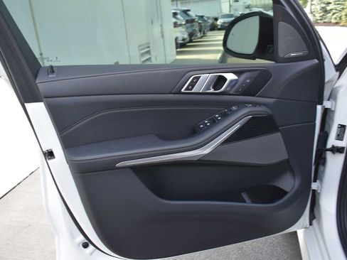 Used 2024 BMW X5 xDrive40i w/ M Sport Package AWD/4WD image 10