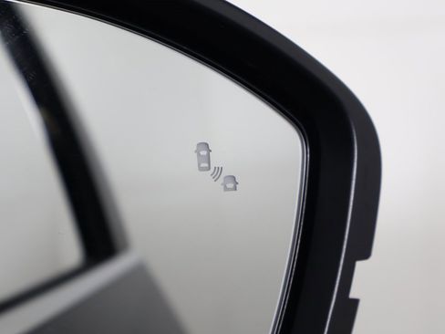 Used 2024 Nissan Pathfinder S image 34