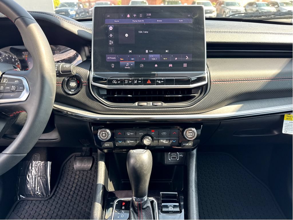 Used 2025 Jeep Compass Trailhawk AWD/4WD image 19
