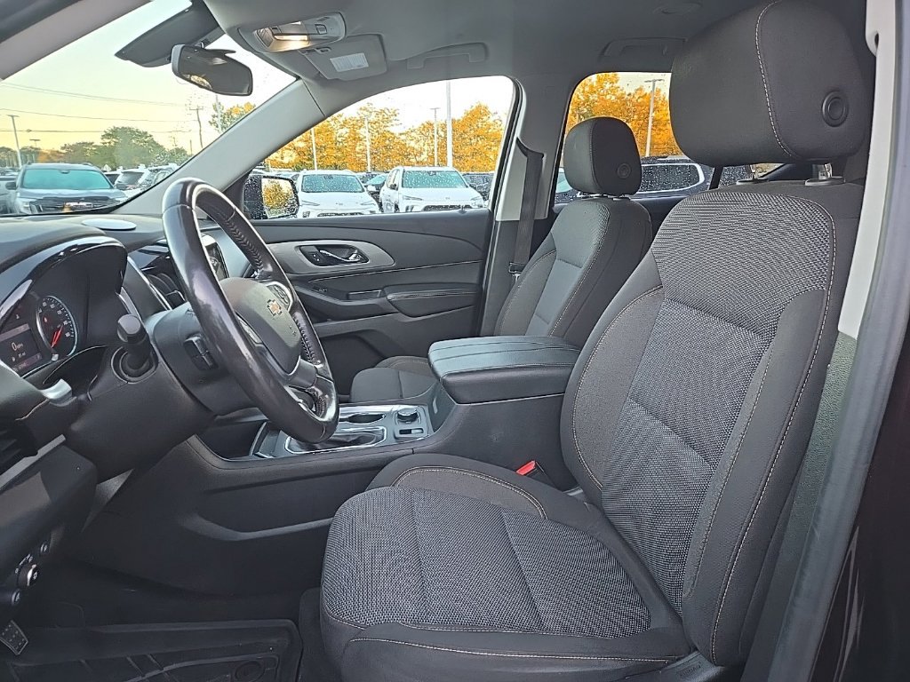 Used 2021 Chevrolet Traverse LT AWD/4WD image 2