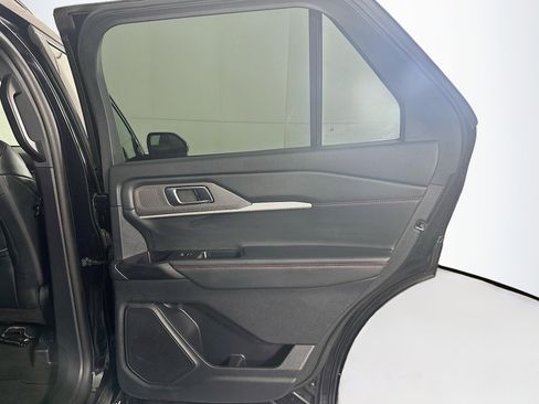 Used 2025 Ford Explorer ST-Line w/ ST-Line Street Pack image 32