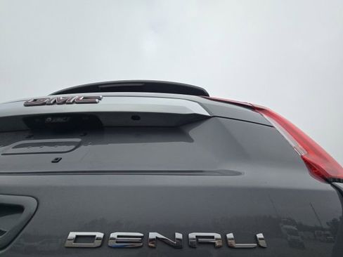 Used 2021 GMC Yukon XL Denali w/ Denali Premium Package image 9