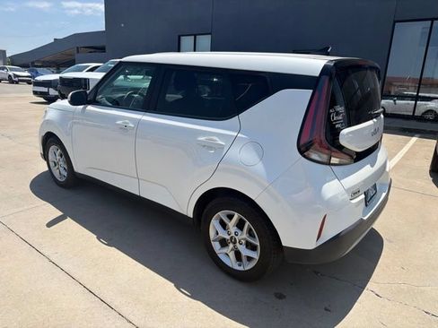 Used 2023 Kia Soul S FWD image 5