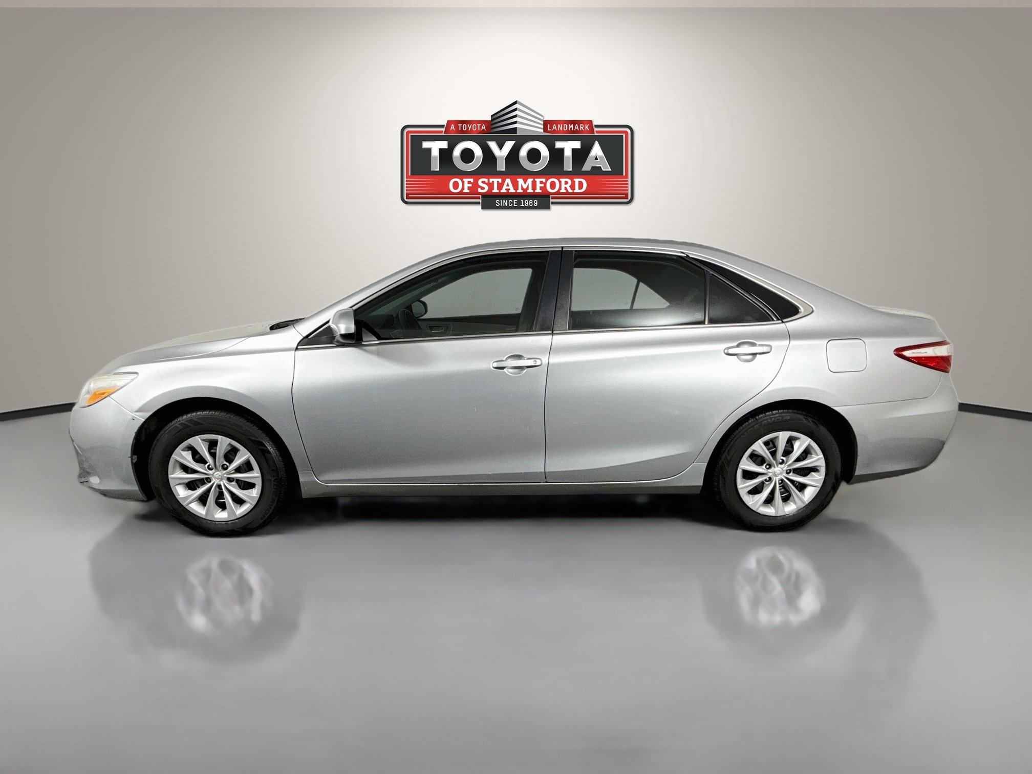 Used 2015 Toyota Camry LE FWD image 4