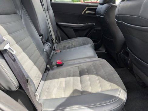 Used 2025 Mitsubishi Outlander SE FWD image 30