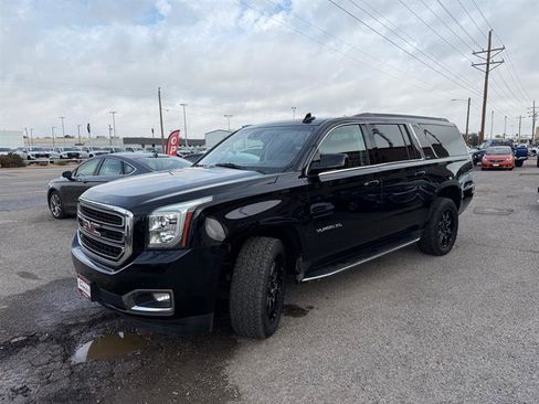 Used 2019 GMC Yukon XL SLT image 2