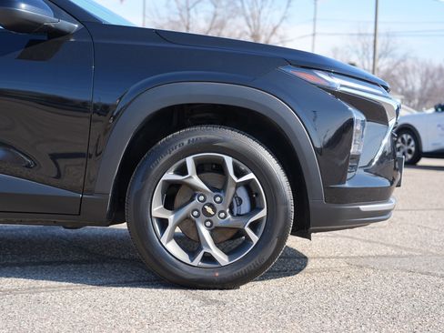 Used 2024 Chevrolet Trax LT w/ LT Convenience Package image 13