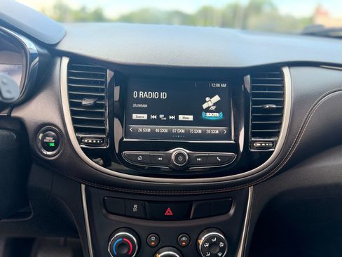 Used 2017 Chevrolet Trax LT w/ LT Convenience Package FWD image 17