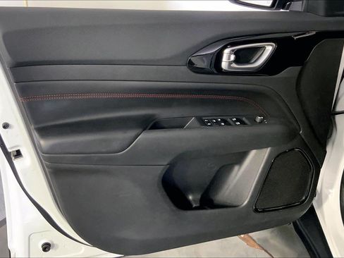 Used 2025 Jeep Compass Trailhawk AWD/4WD image 24