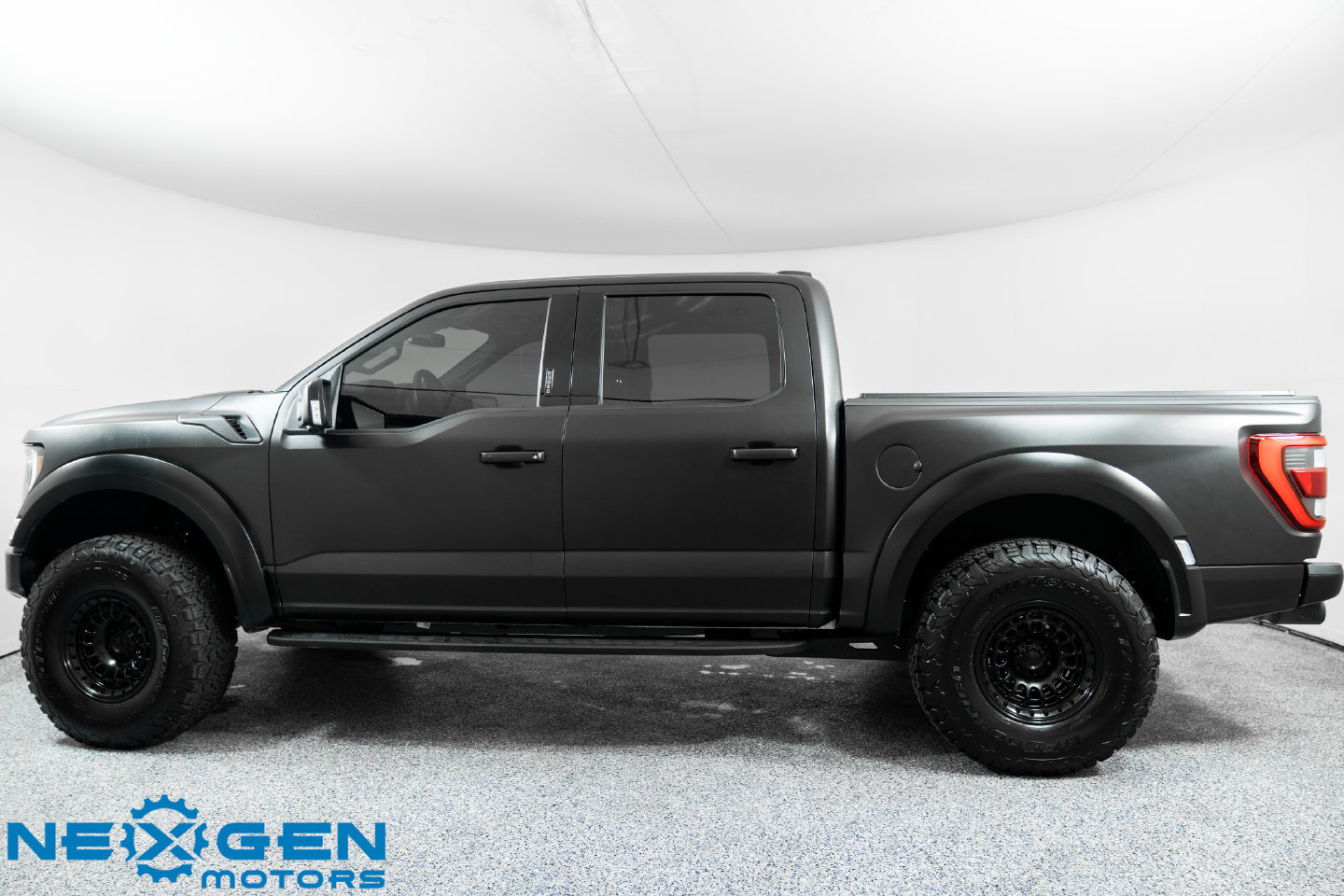 Used 2023 Ford F150 Raptor w/ Equipment Group 802A Raptor R AWD/4WD image 28